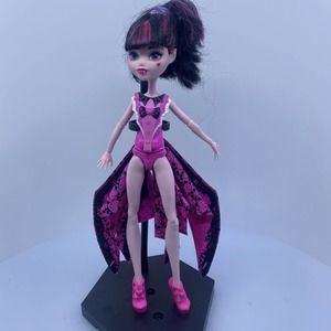 Monster High 11" Doll Dracularua Ghoul to Bat